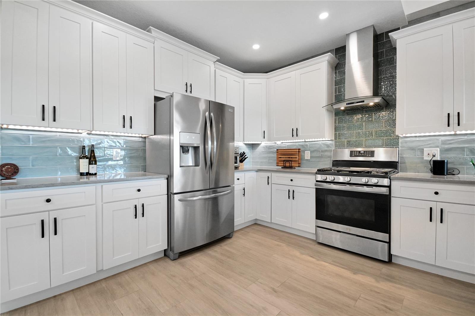 Image 18 of 60 For 425 Riverside Drive