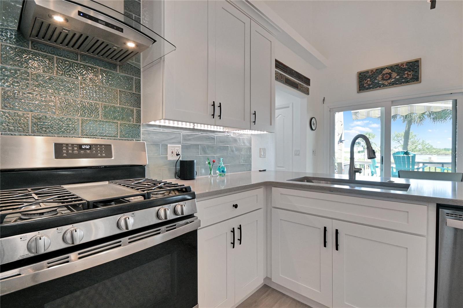 Image 22 of 60 For 425 Riverside Drive