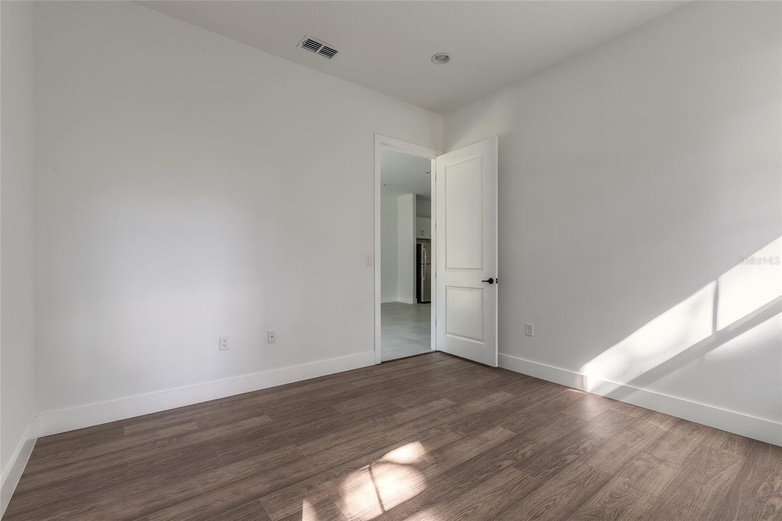 Image 24 of 62 For 618 Duss Street 1