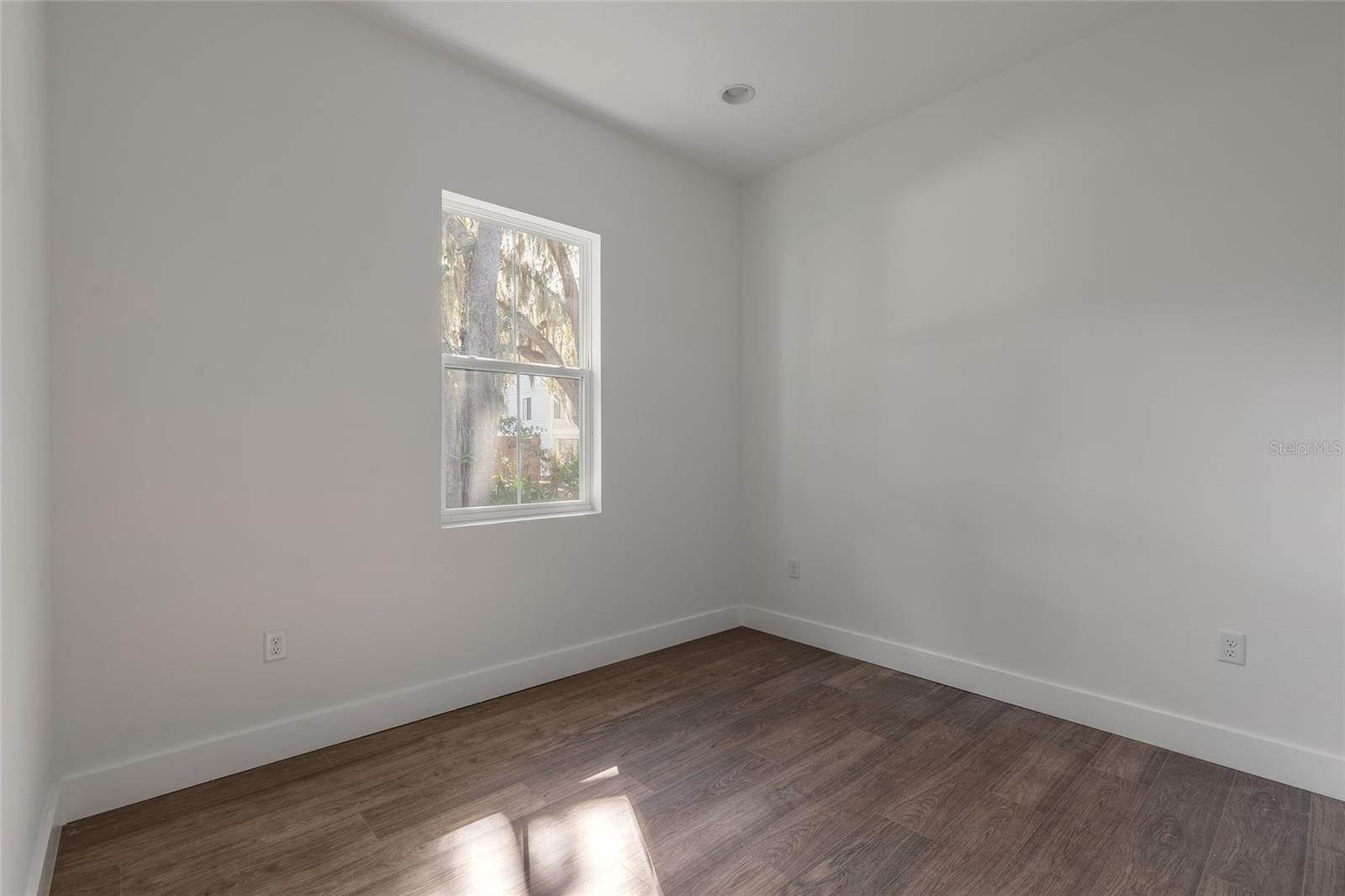 Image 26 of 62 For 618 Duss Street 1