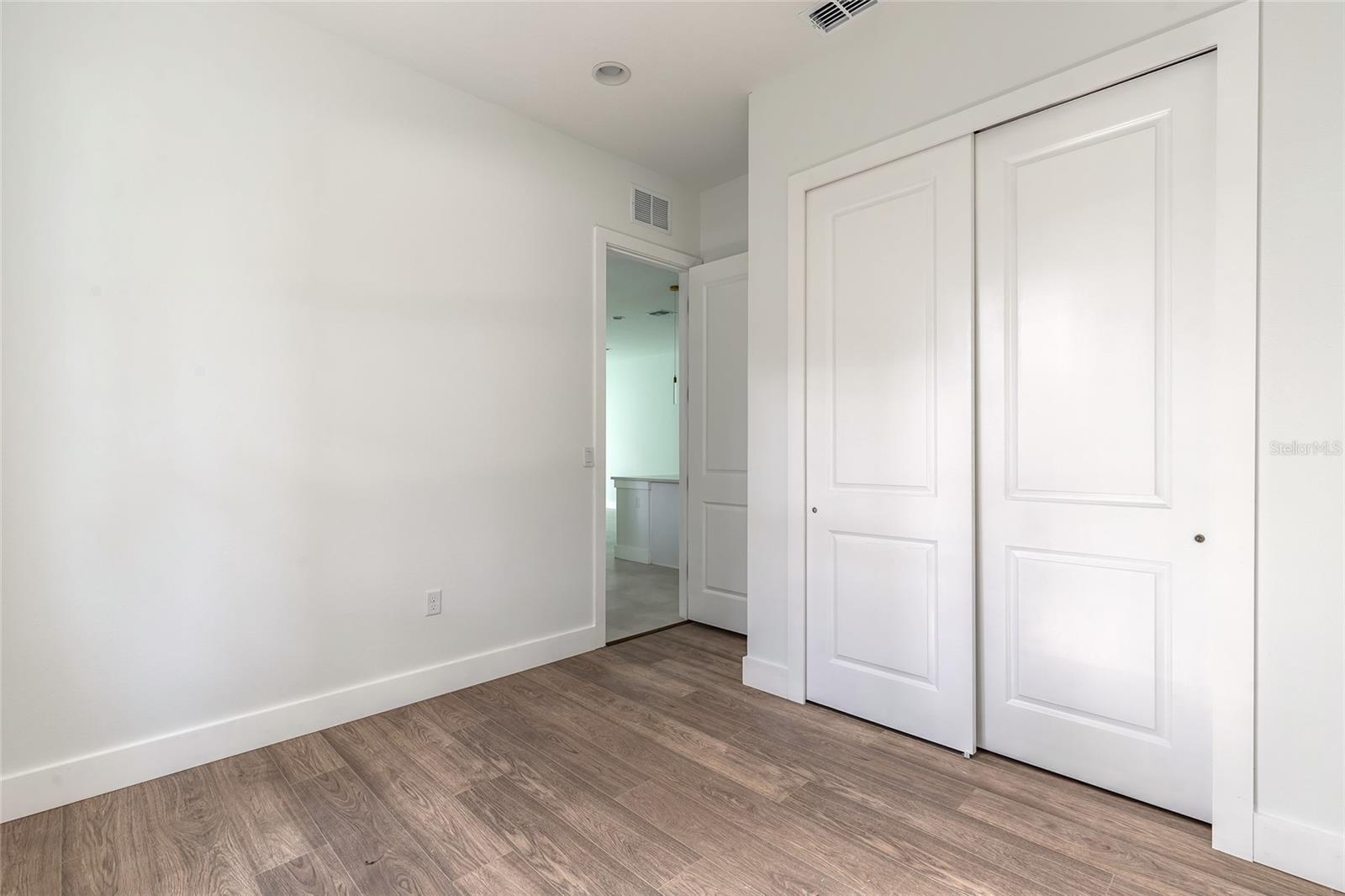 Image 30 of 62 For 618 Duss Street 1