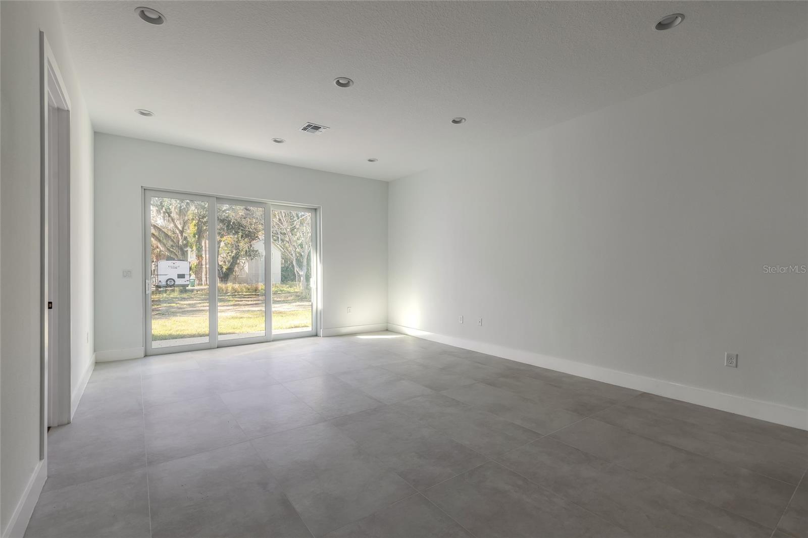 Image 32 of 62 For 618 Duss Street 1