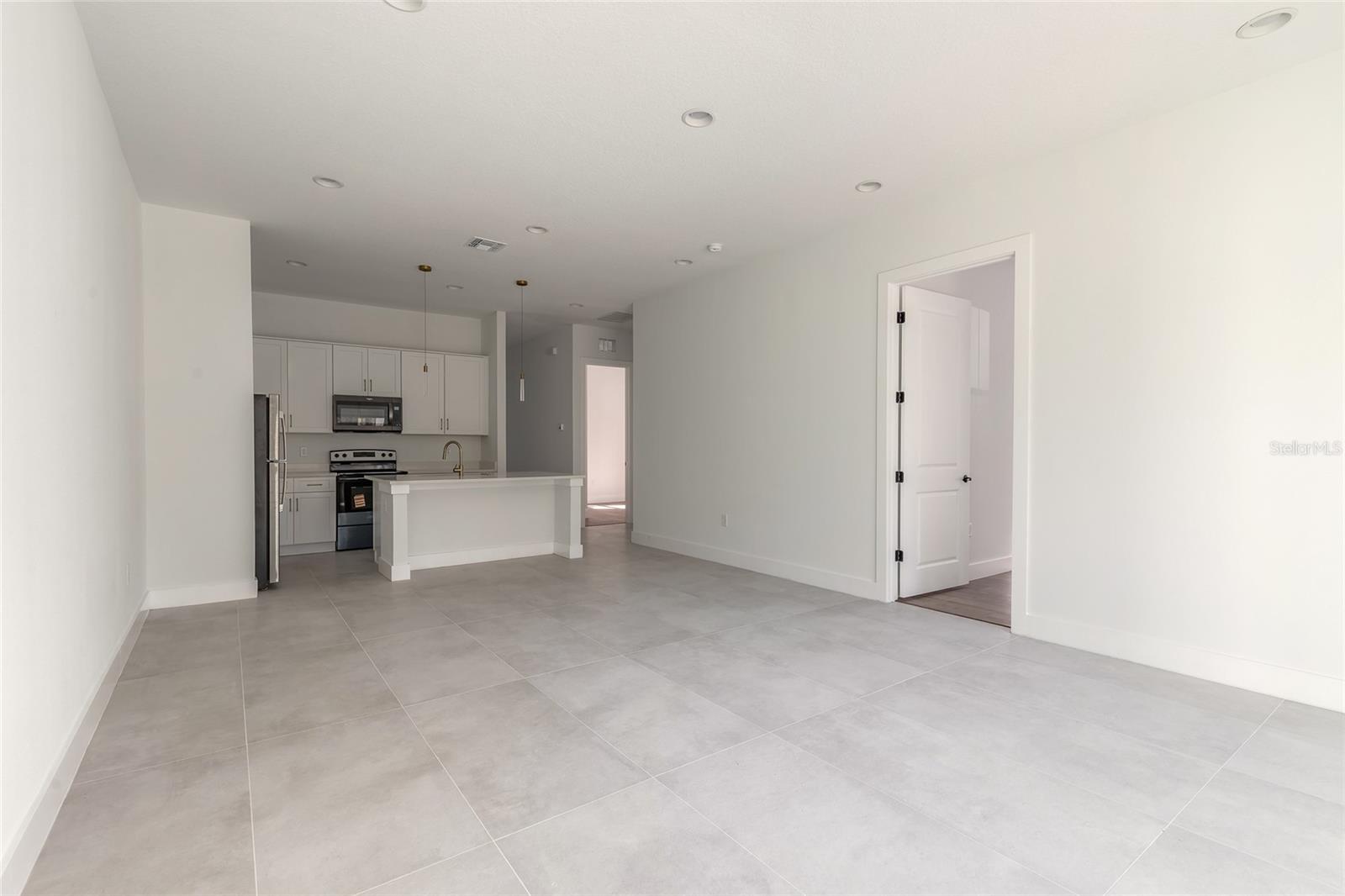 Image 33 of 62 For 618 Duss Street 1