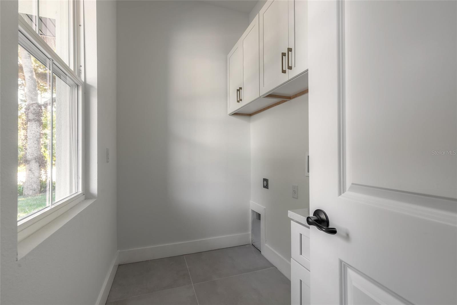 Image 35 of 62 For 618 Duss Street 1