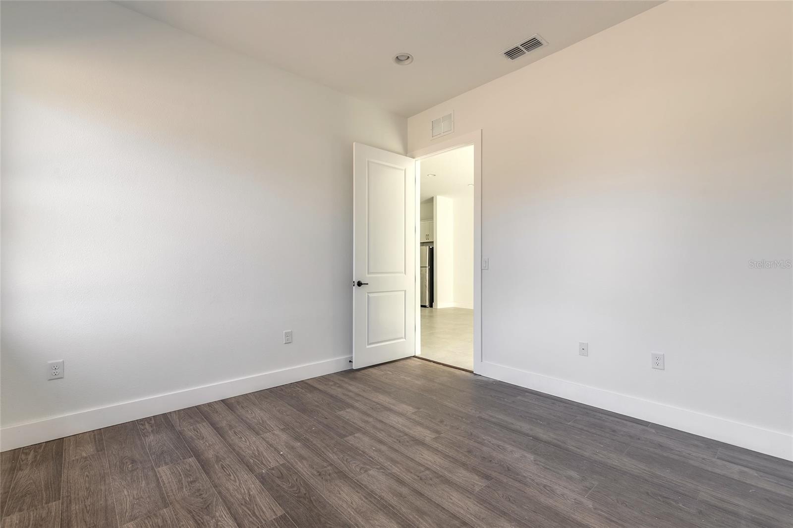 Image 44 of 62 For 618 Duss Street 1