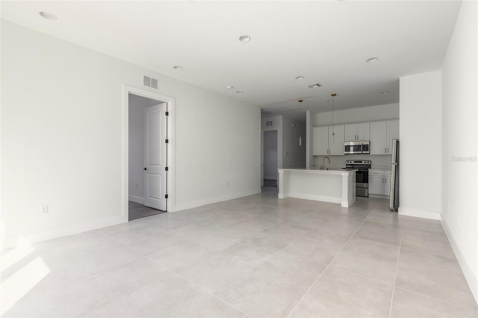 Image 47 of 62 For 618 Duss Street 1