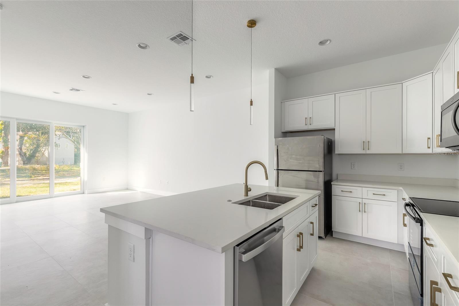 Image 7 of 62 For 618 Duss Street 1