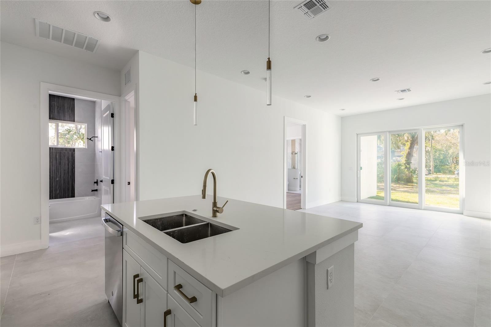 Image 8 of 62 For 618 Duss Street 1