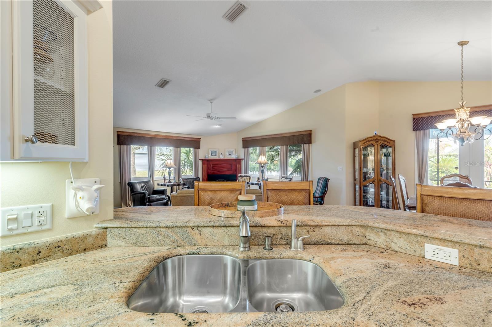 Image 5 of 78 For 1098 Red Maple Way