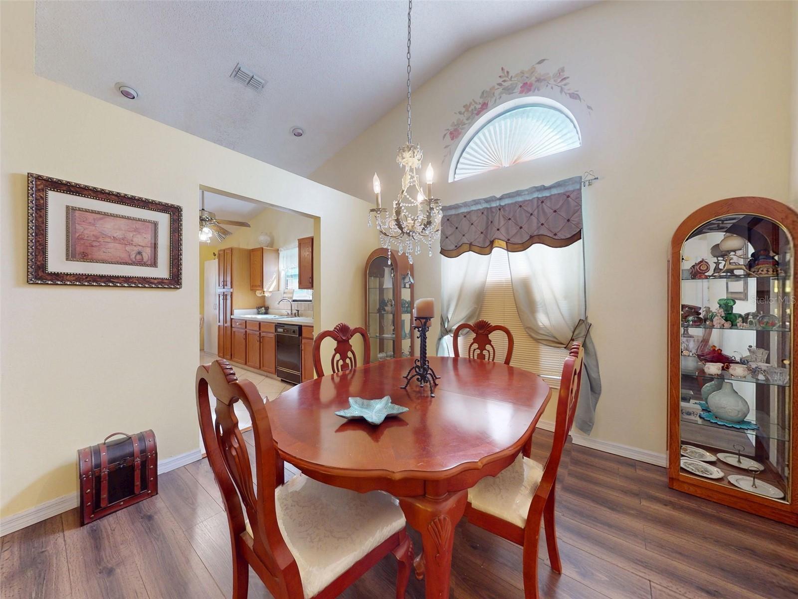 Image 14 of 60 For 686 Middlebury Loop