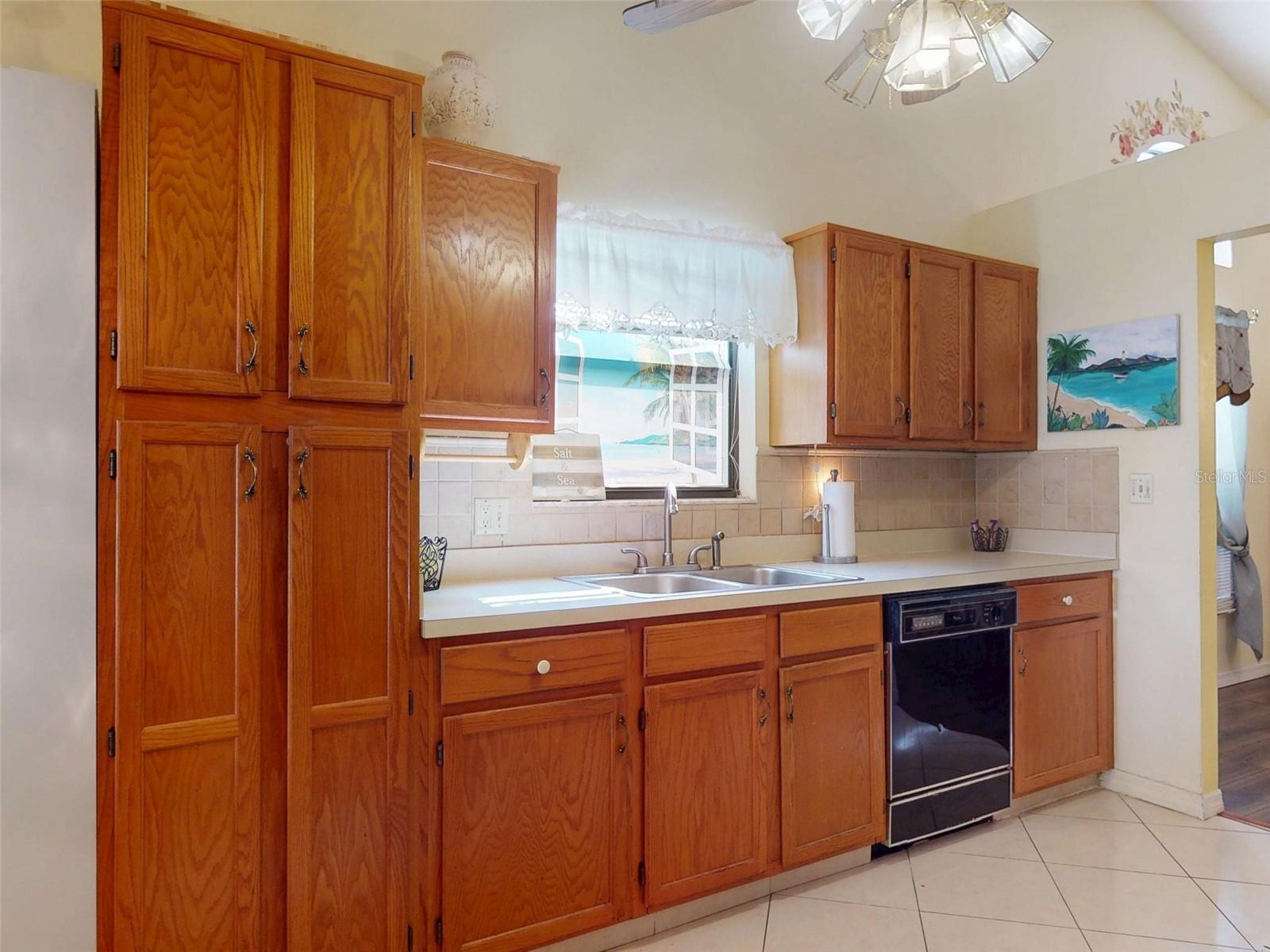 Image 17 of 60 For 686 Middlebury Loop