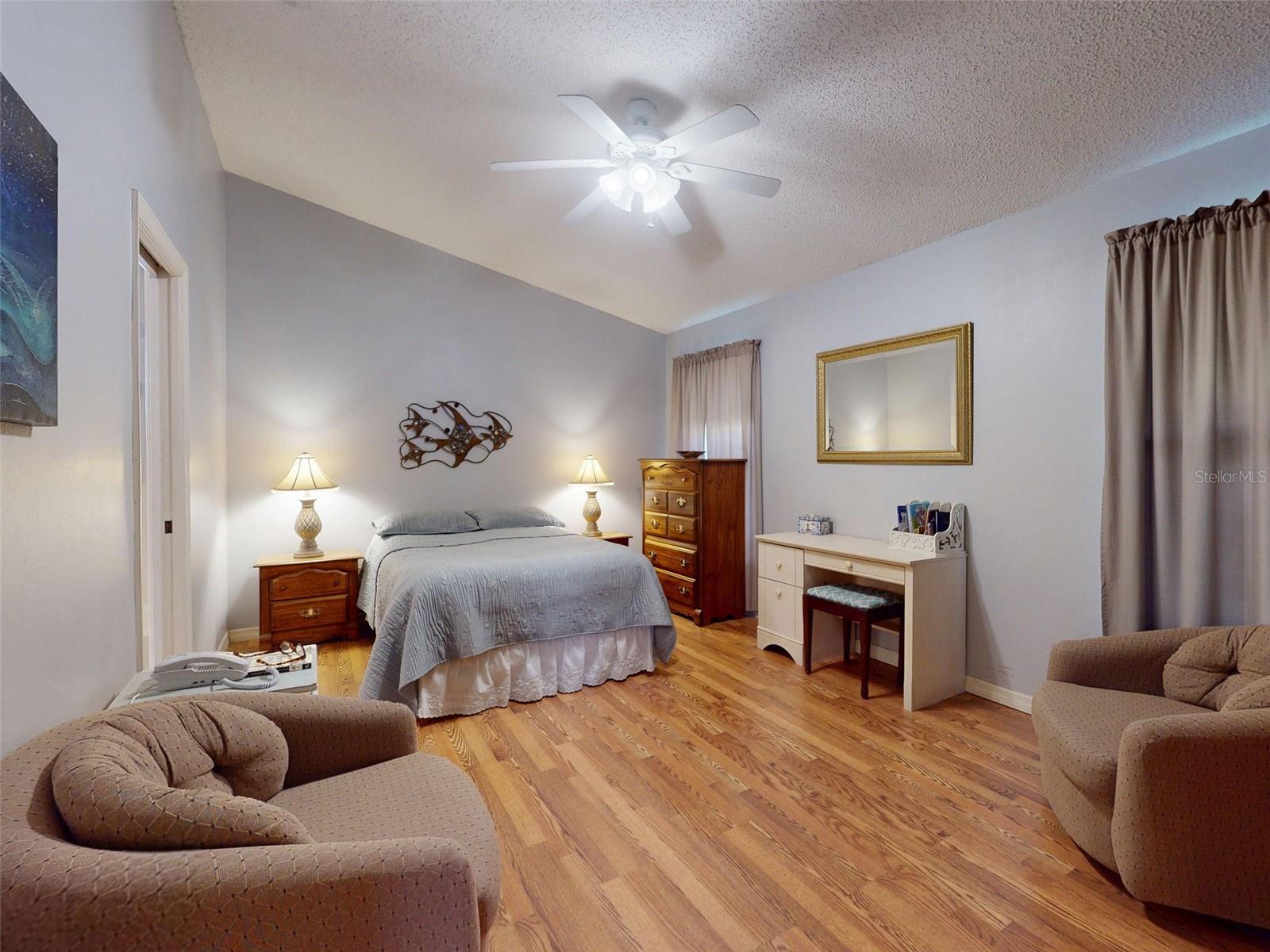 Image 29 of 60 For 686 Middlebury Loop