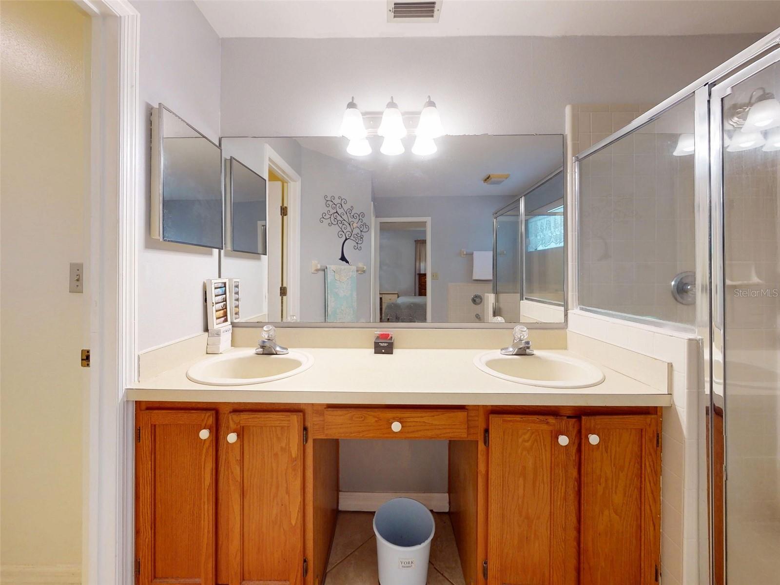 Image 35 of 60 For 686 Middlebury Loop