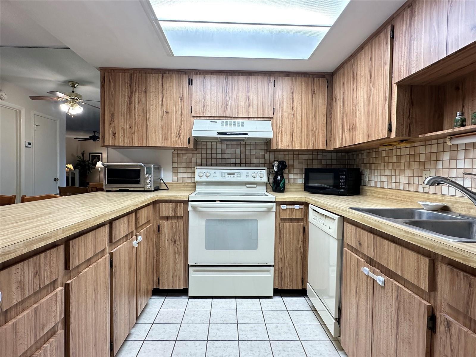 Image 17 of 42 For 4150 Atlantic Avenue 103a