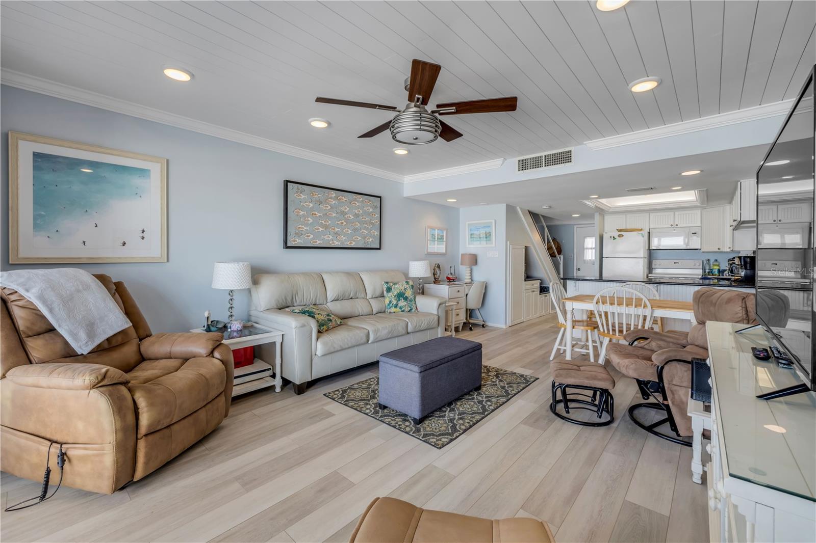 Image 22 of 40 For 4831 Saxon Drive 203