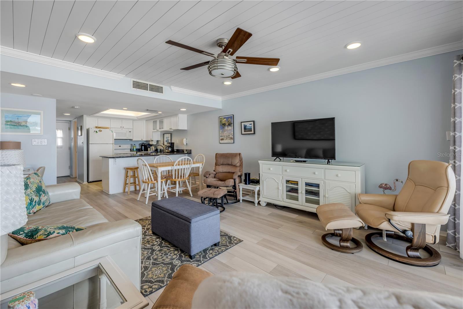 Image 23 of 40 For 4831 Saxon Drive 203