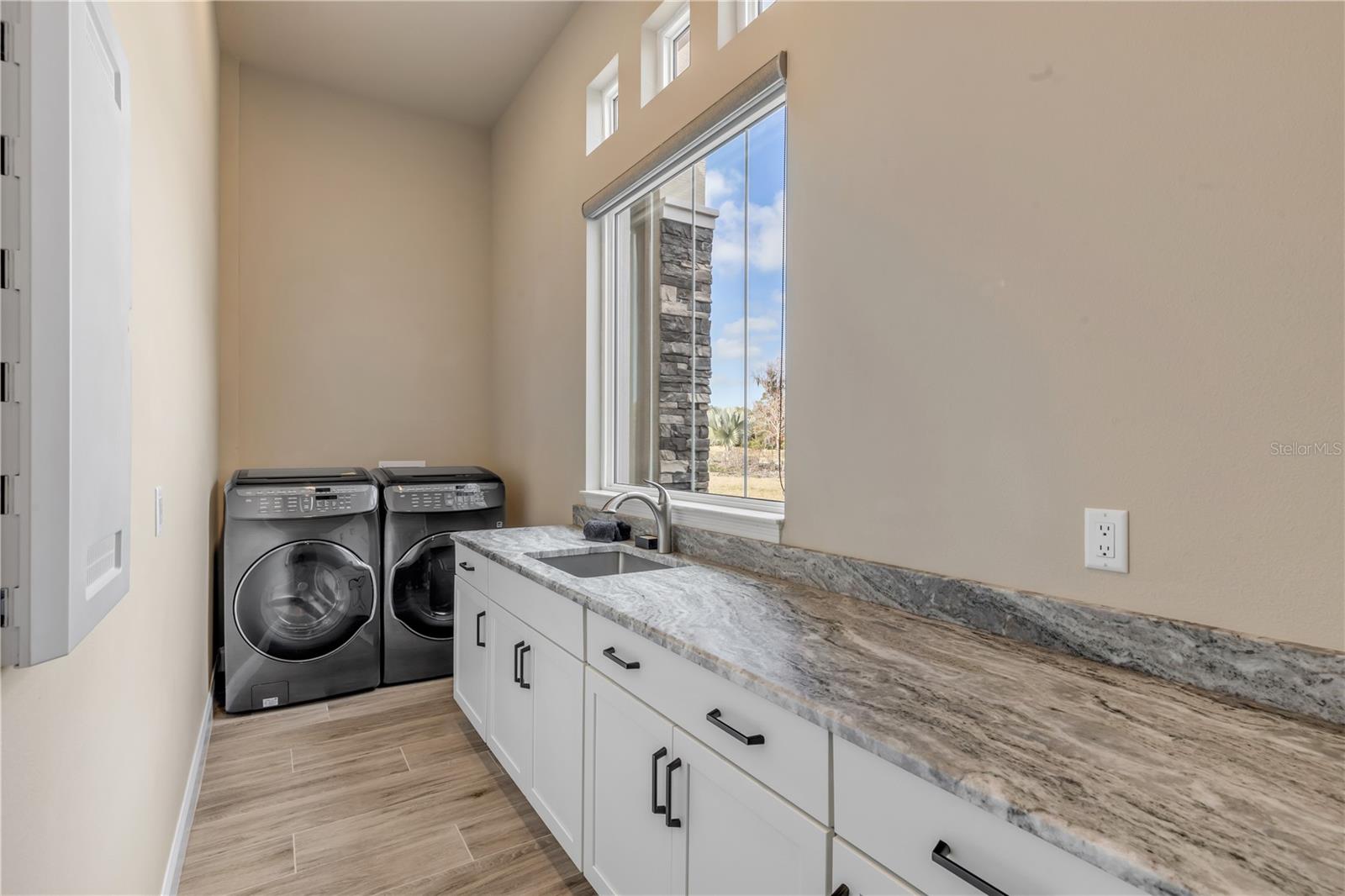 Image 41 of 100 For 2354 Legacy Lane