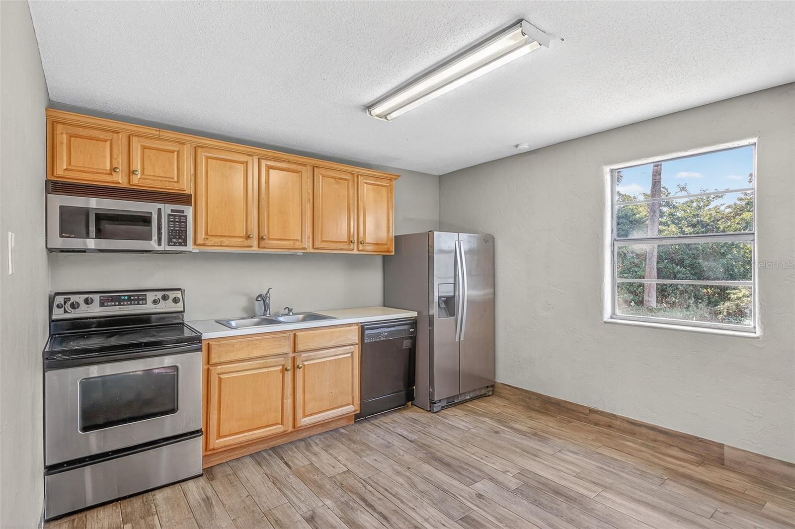 Image 12 of 31 For 1806 James Street