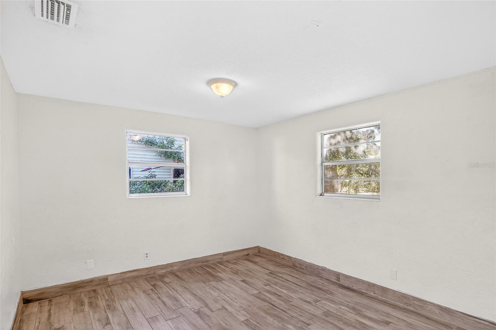 Image 21 of 31 For 1806 James Street