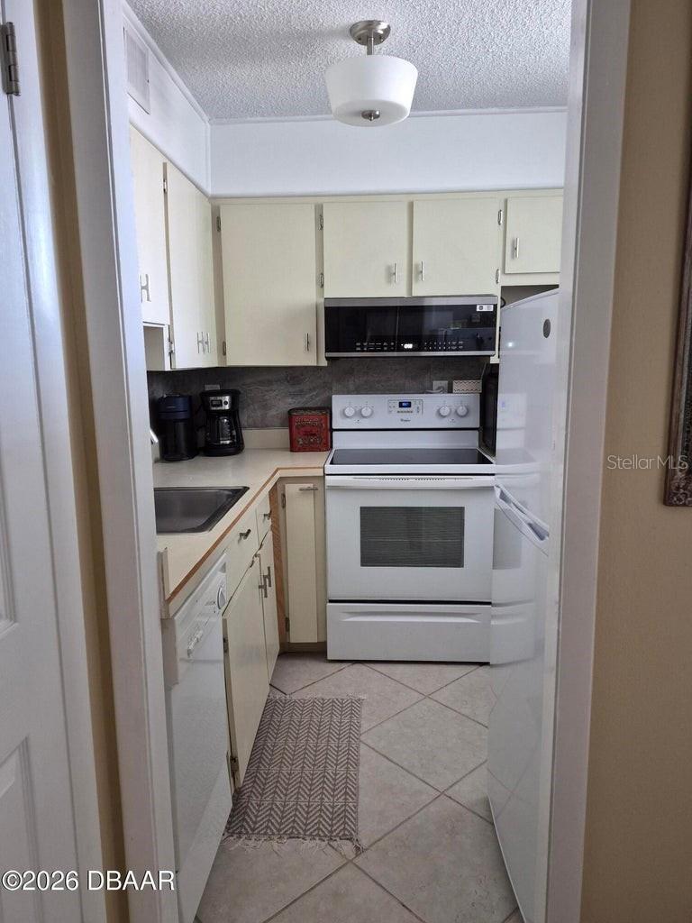 Image 2 of 39 For 2727 Atlantic Avenue 2040