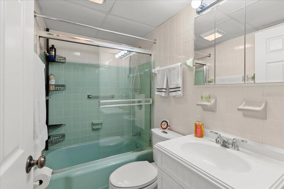 Image 8 of 39 For 2727 Atlantic Avenue 2040