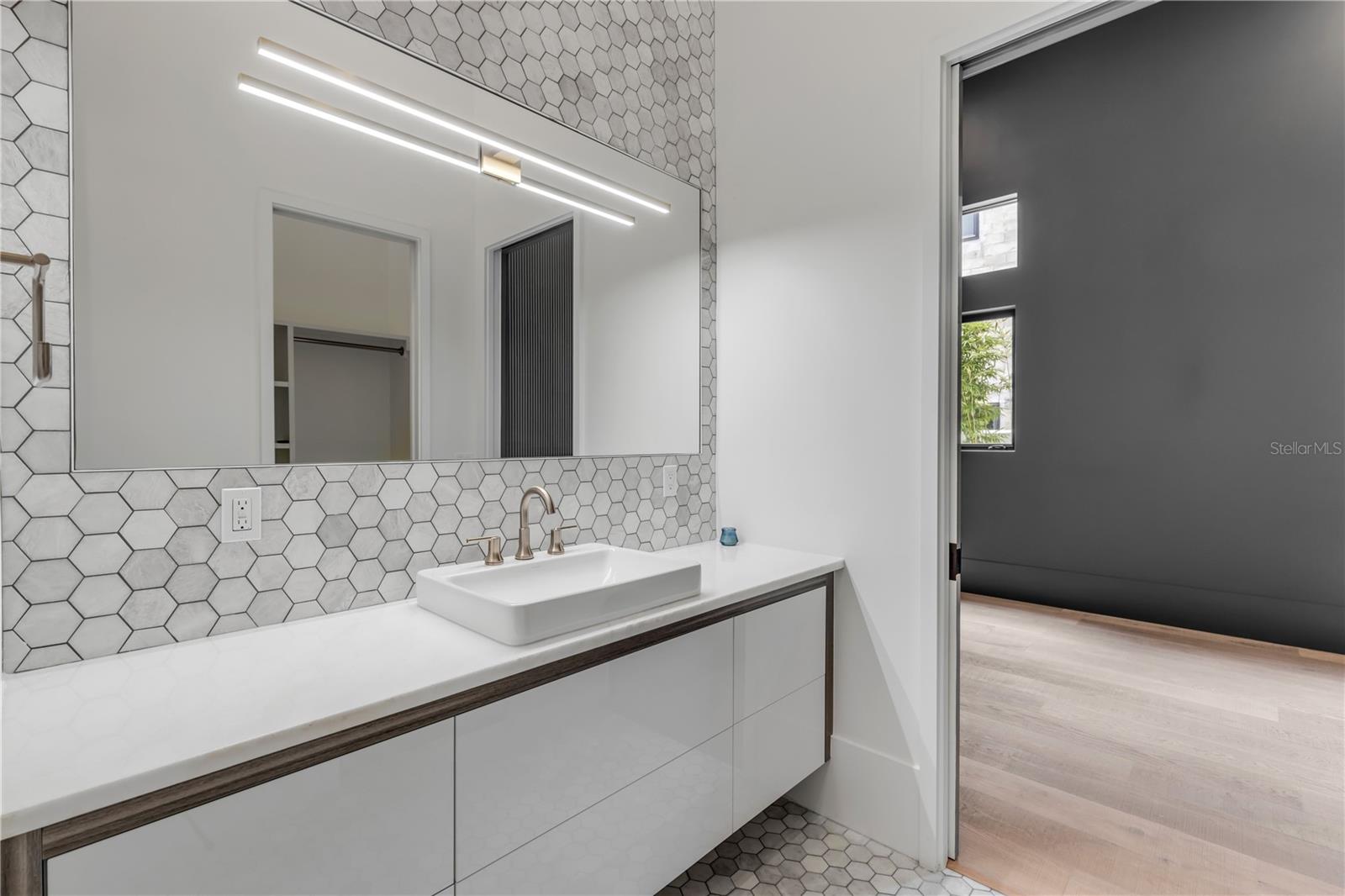 Image 81 of 95 For 1194 Peninsula Avenue