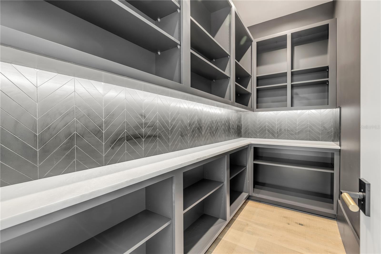 Image 83 of 95 For 1194 Peninsula Avenue