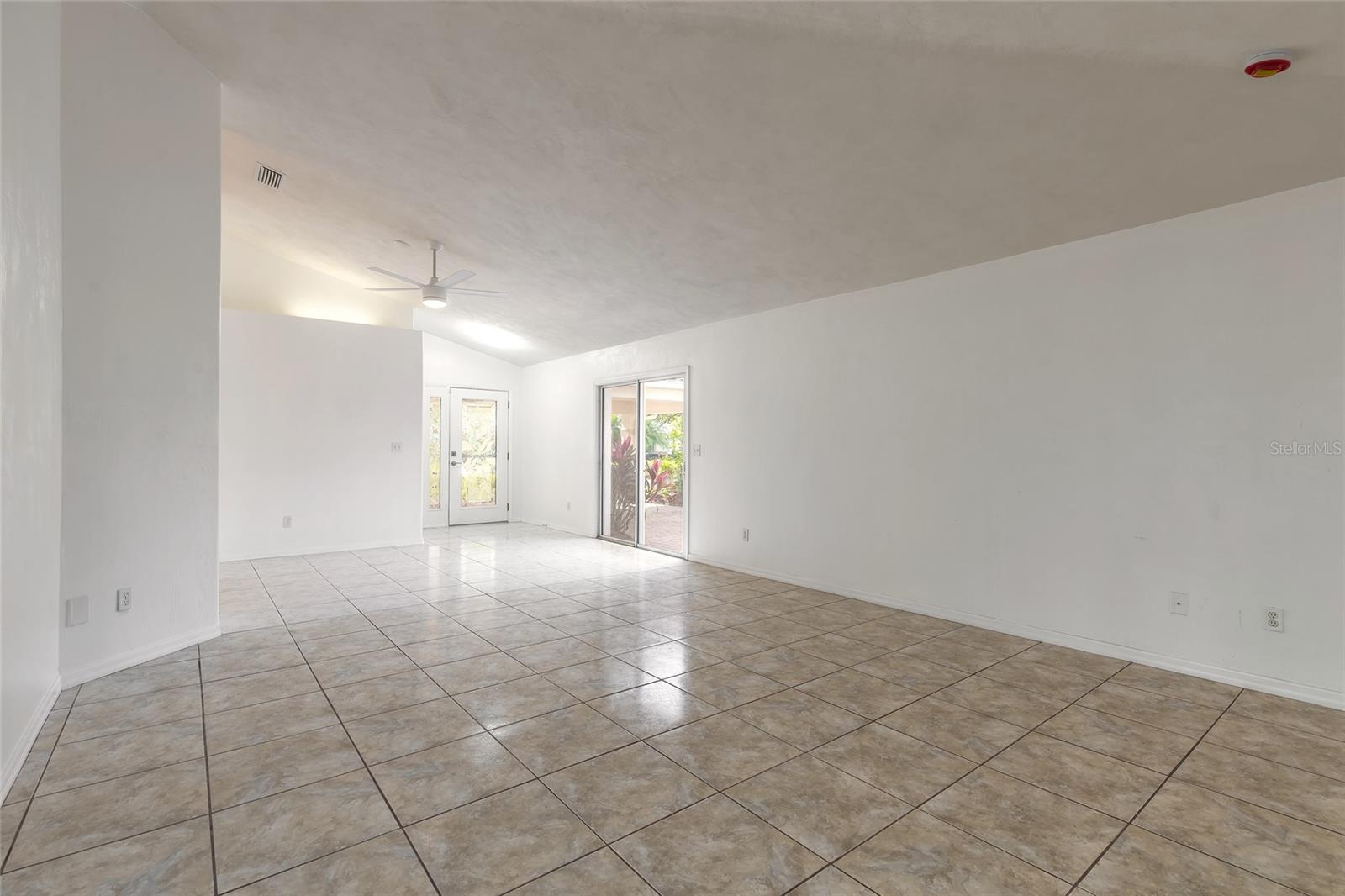 Image 19 of 35 For 1694 Town Park Drive