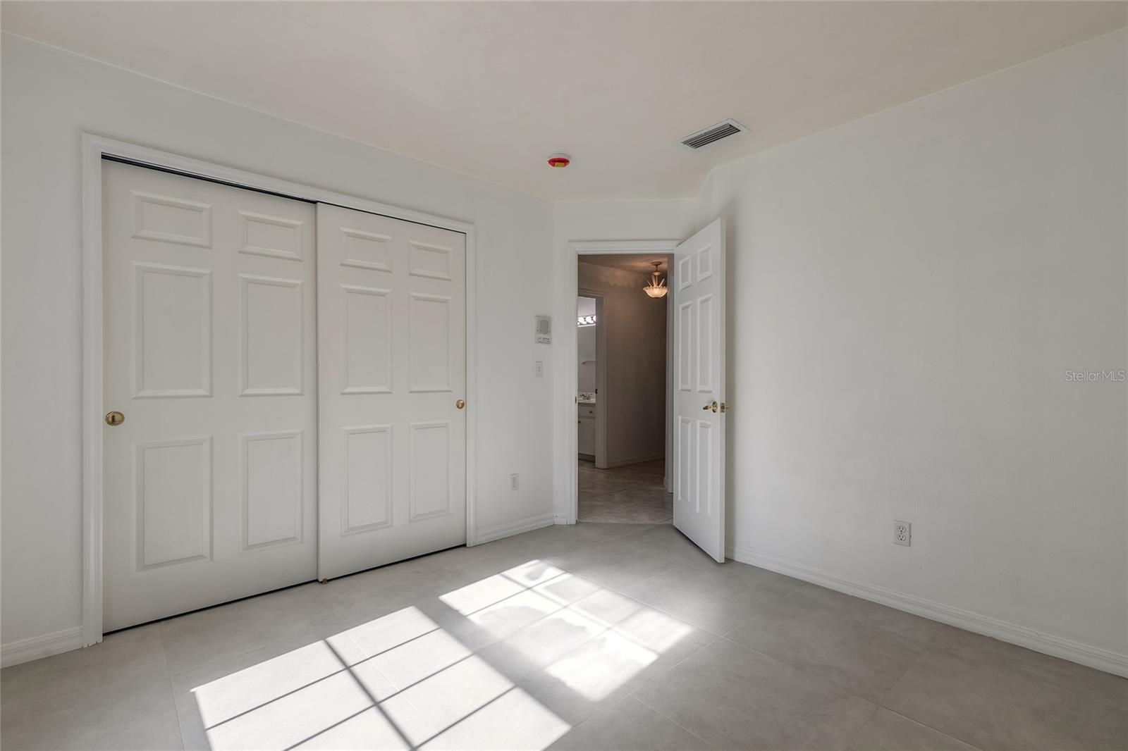 Image 7 of 35 For 1694 Town Park Drive