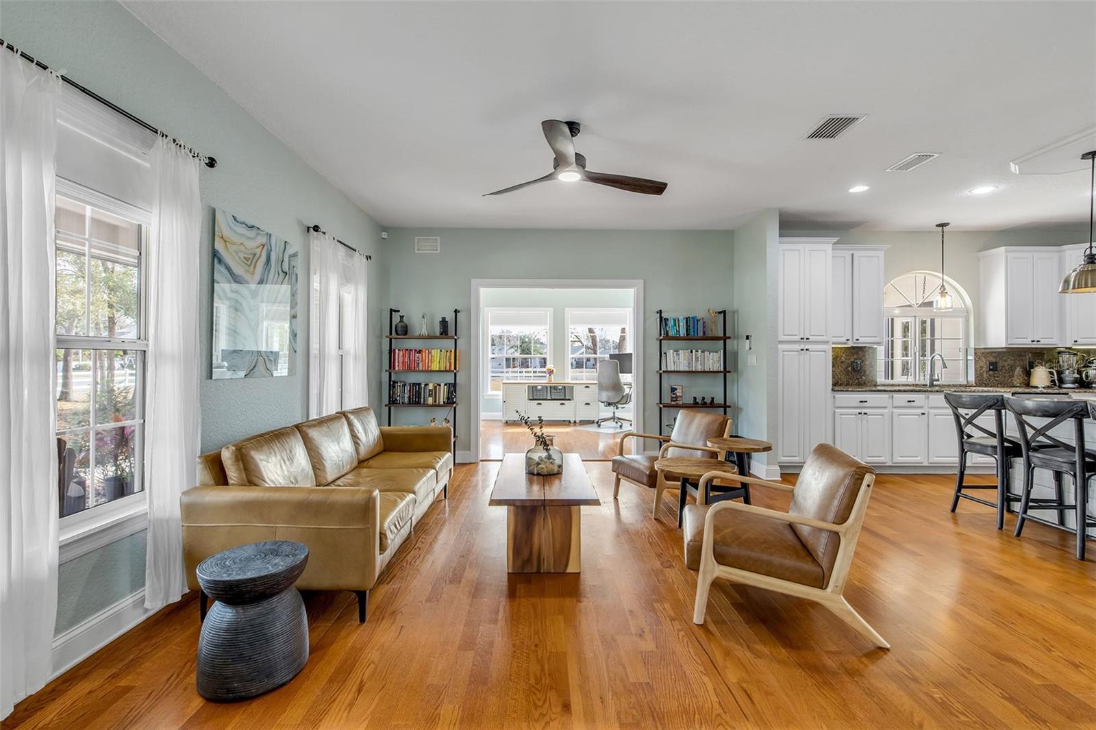 Image 12 of 95 For 330 Country Circle Drive E