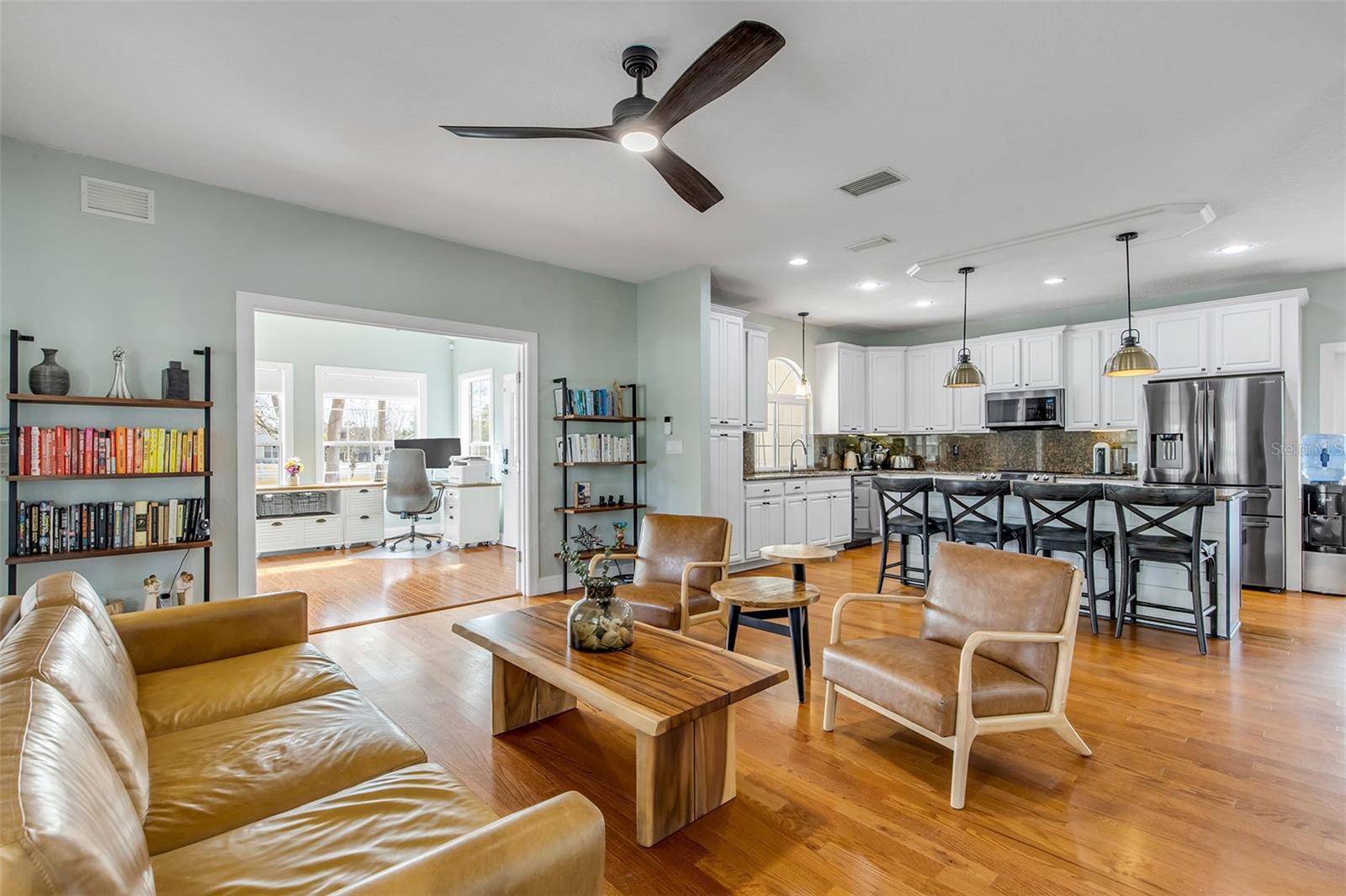 Image 13 of 95 For 330 Country Circle Drive E