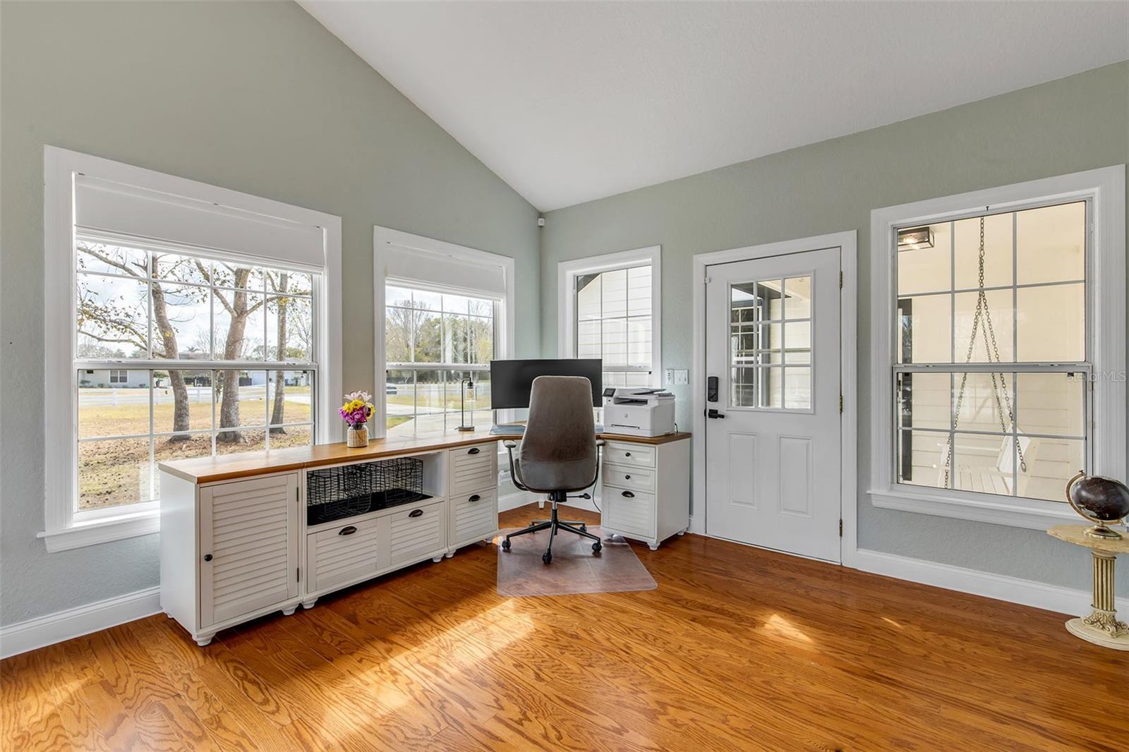 Image 20 of 95 For 330 Country Circle Drive E