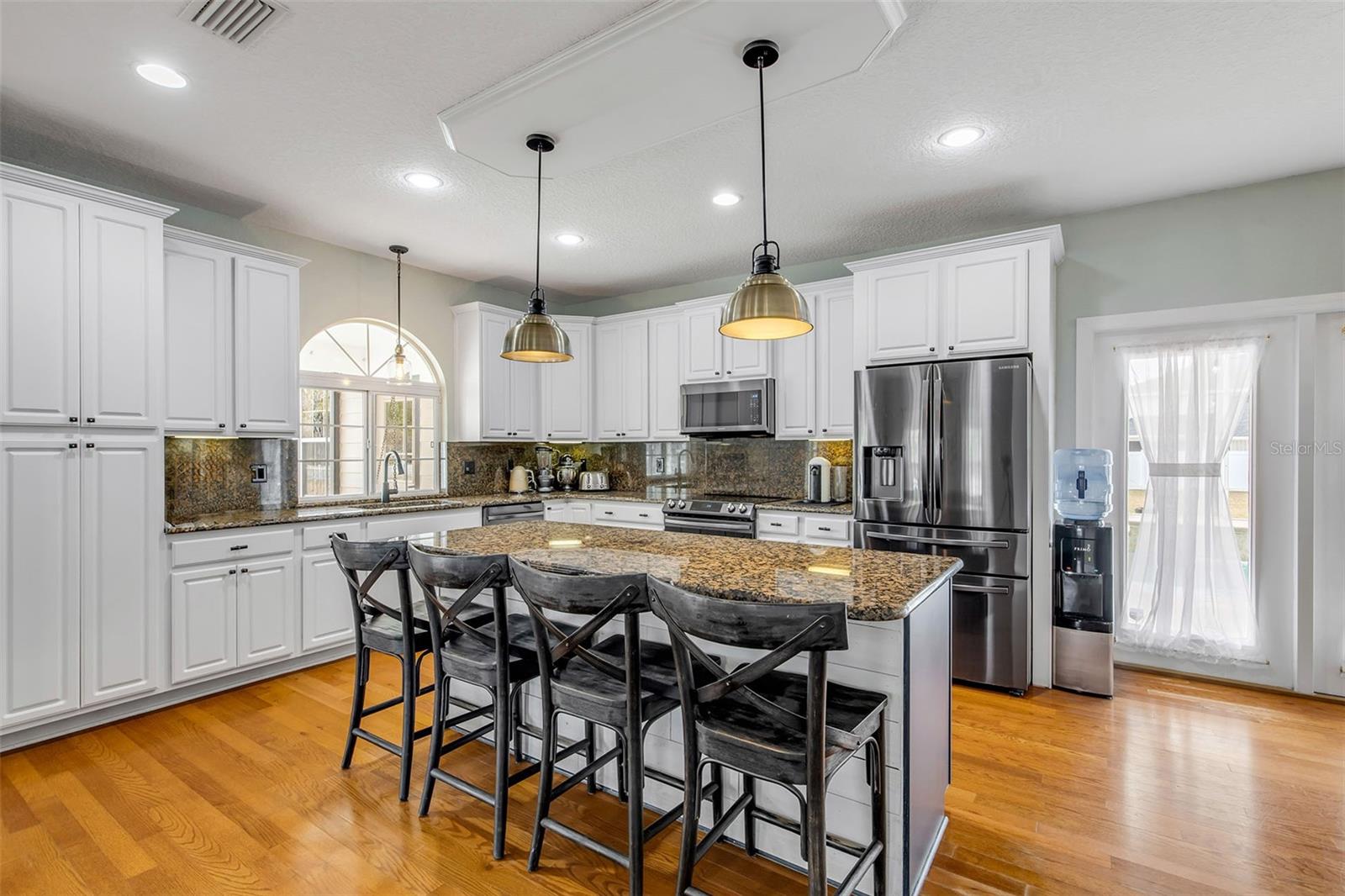 Image 22 of 95 For 330 Country Circle Drive E