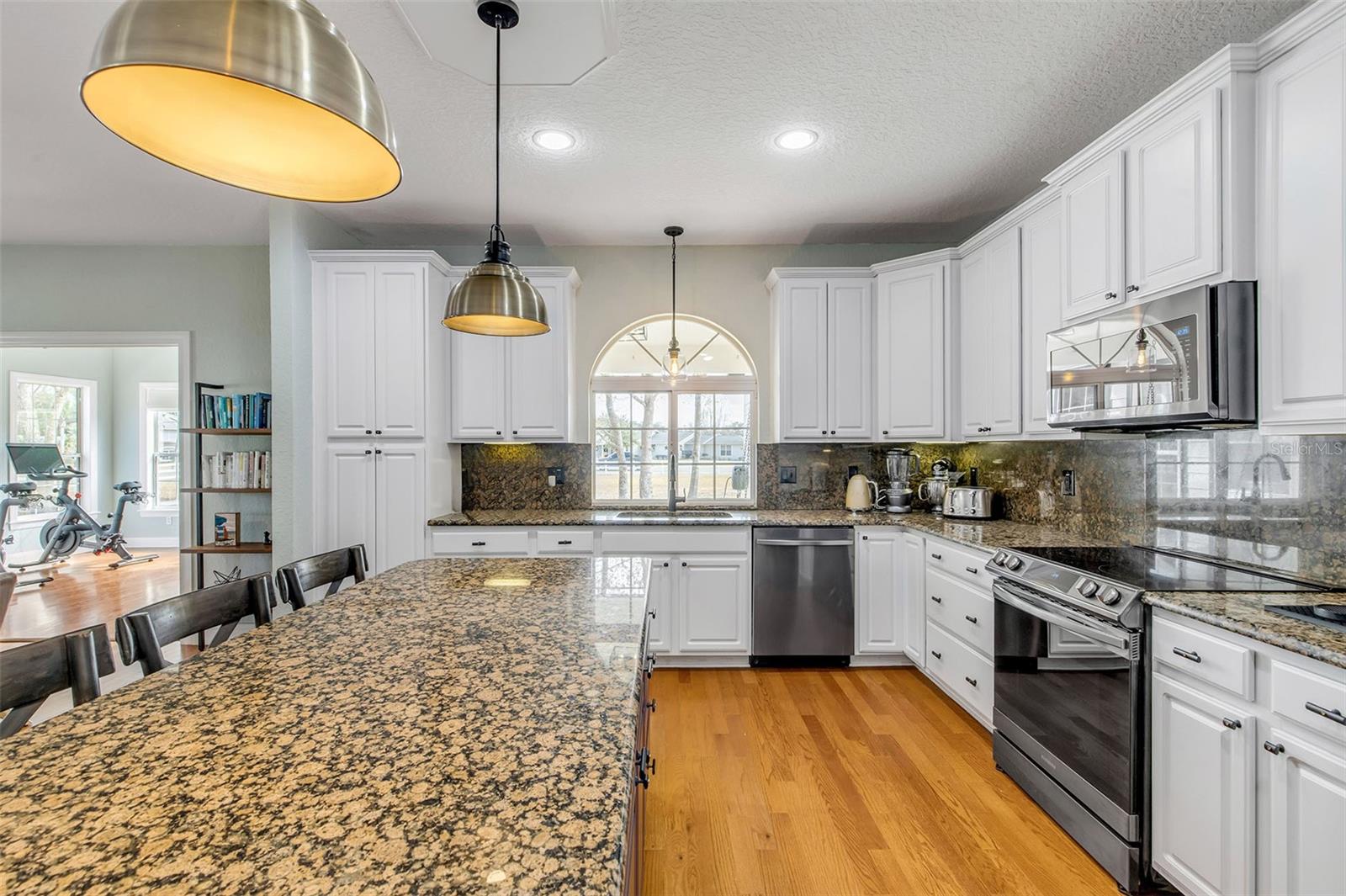 Image 23 of 95 For 330 Country Circle Drive E