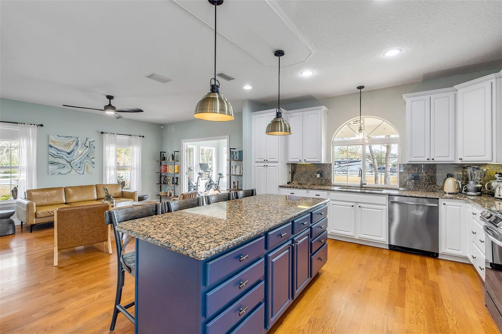 Image 24 of 95 For 330 Country Circle Drive E