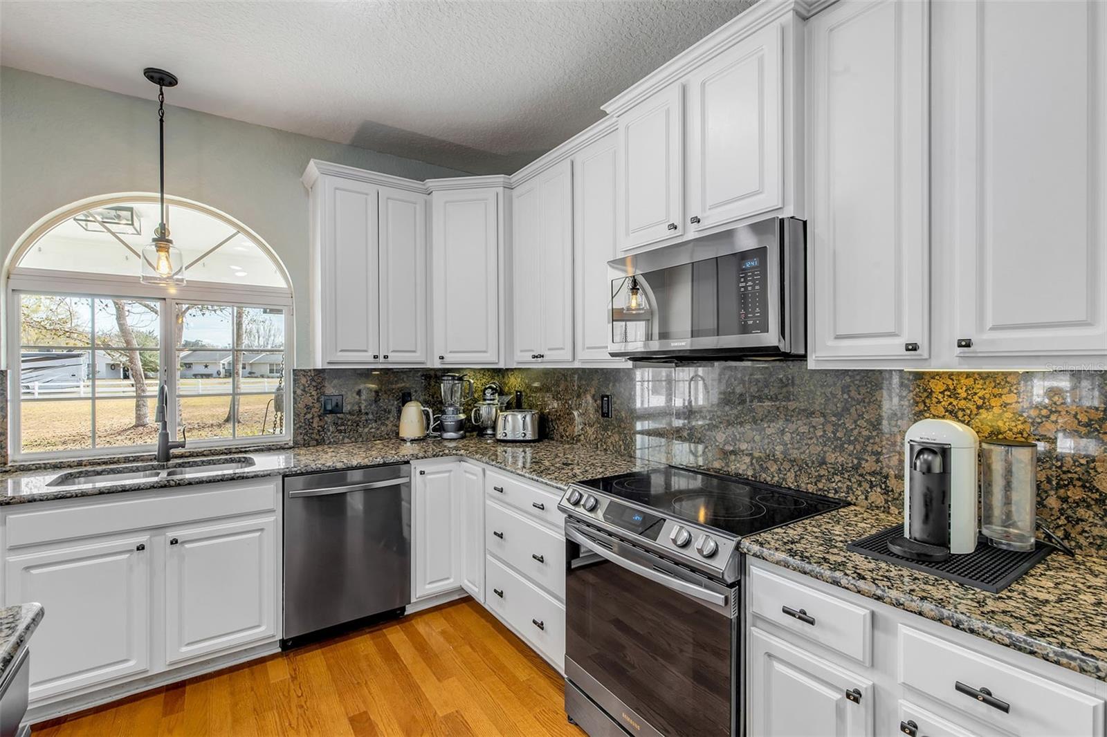 Image 25 of 95 For 330 Country Circle Drive E