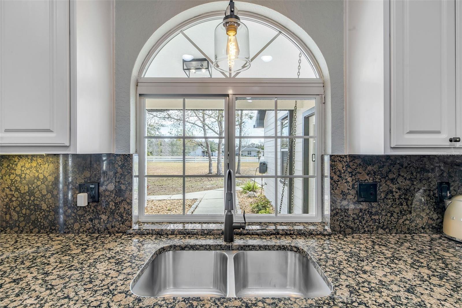 Image 26 of 95 For 330 Country Circle Drive E