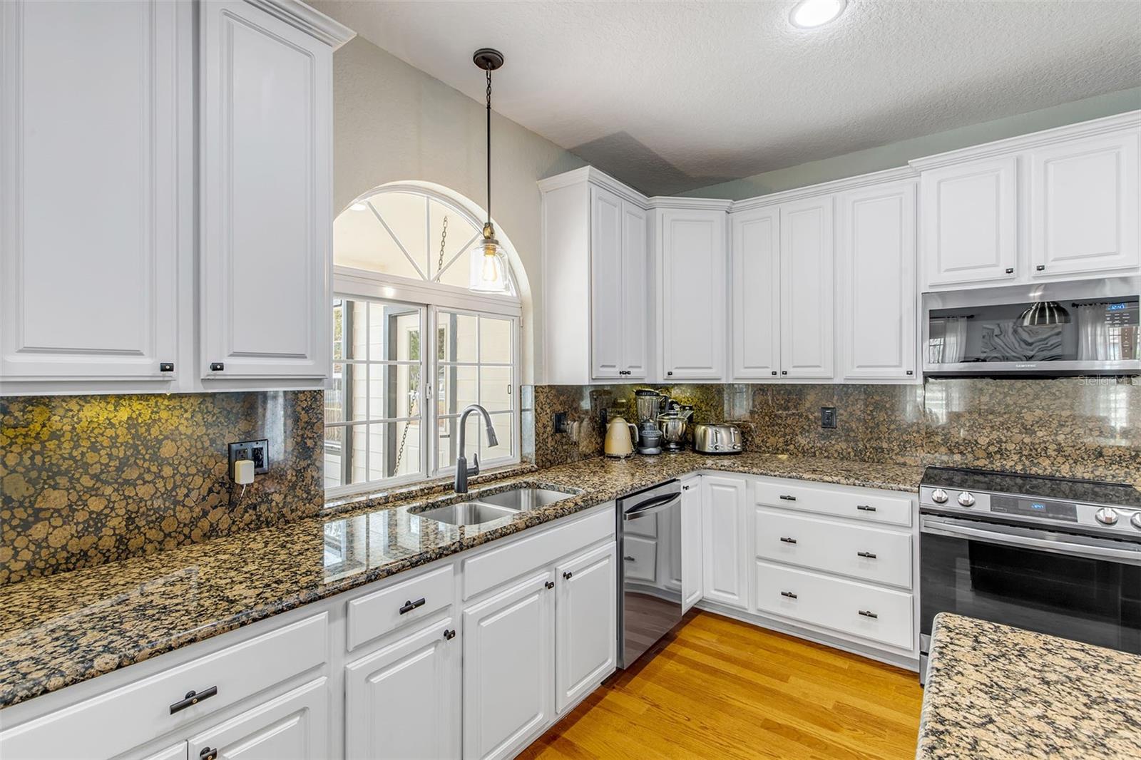 Image 28 of 95 For 330 Country Circle Drive E