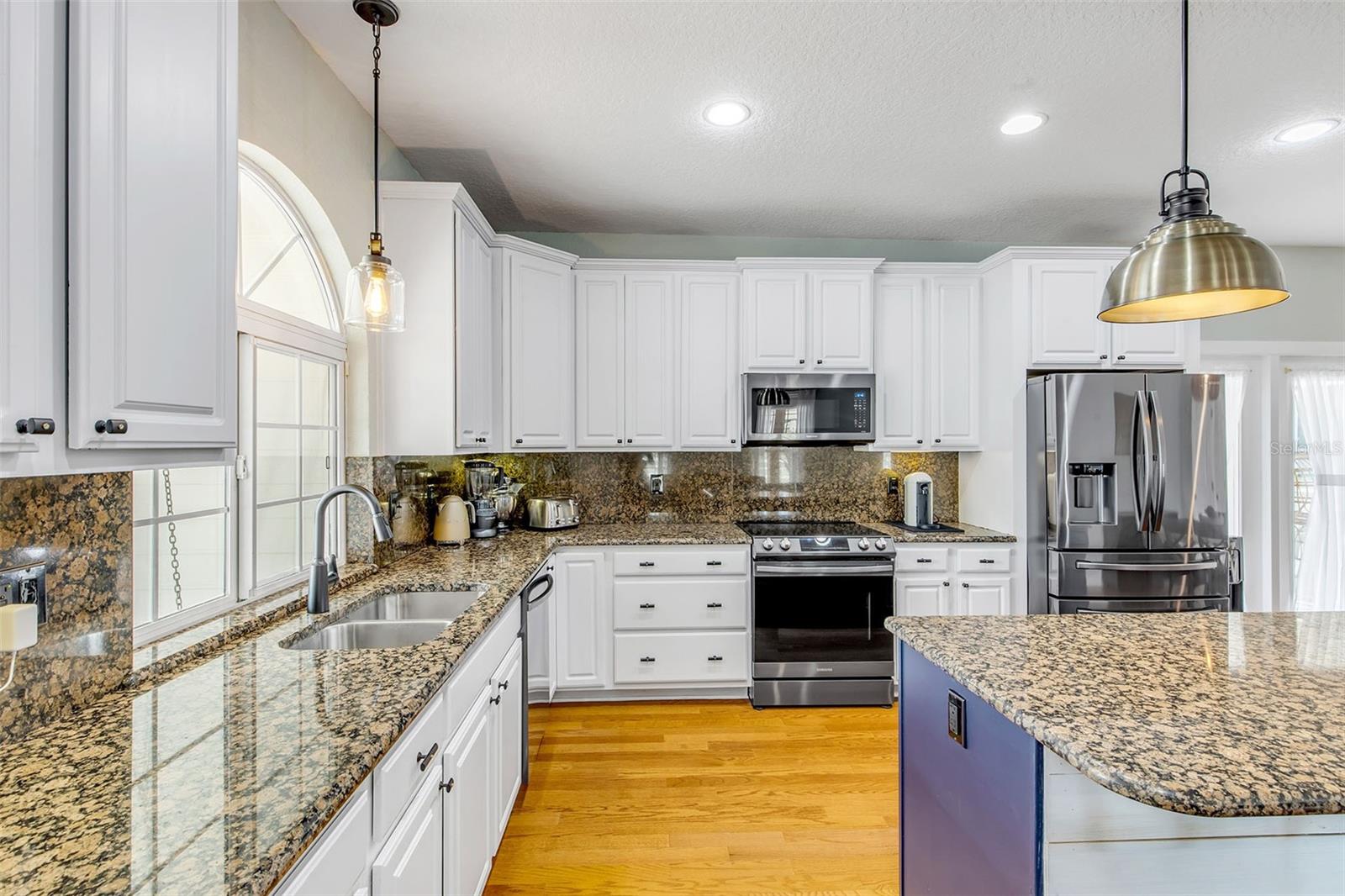 Image 29 of 95 For 330 Country Circle Drive E