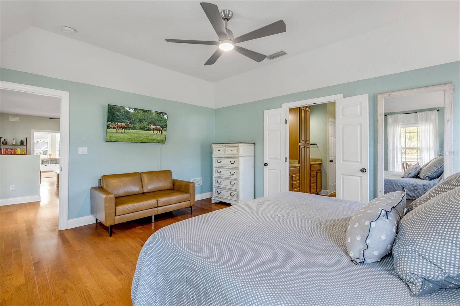 Image 36 of 95 For 330 Country Circle Drive E