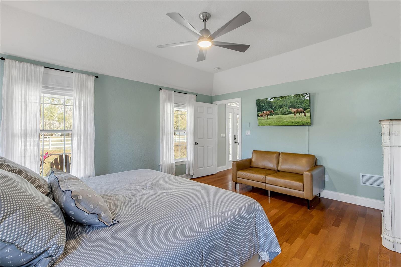 Image 39 of 95 For 330 Country Circle Drive E