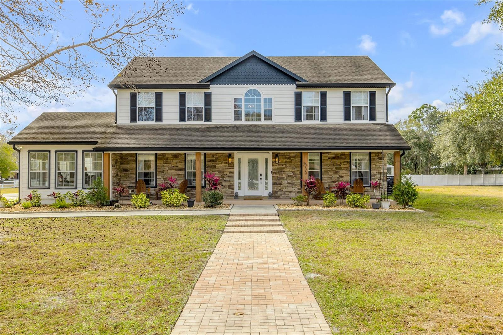 Image 4 of 95 For 330 Country Circle Drive E