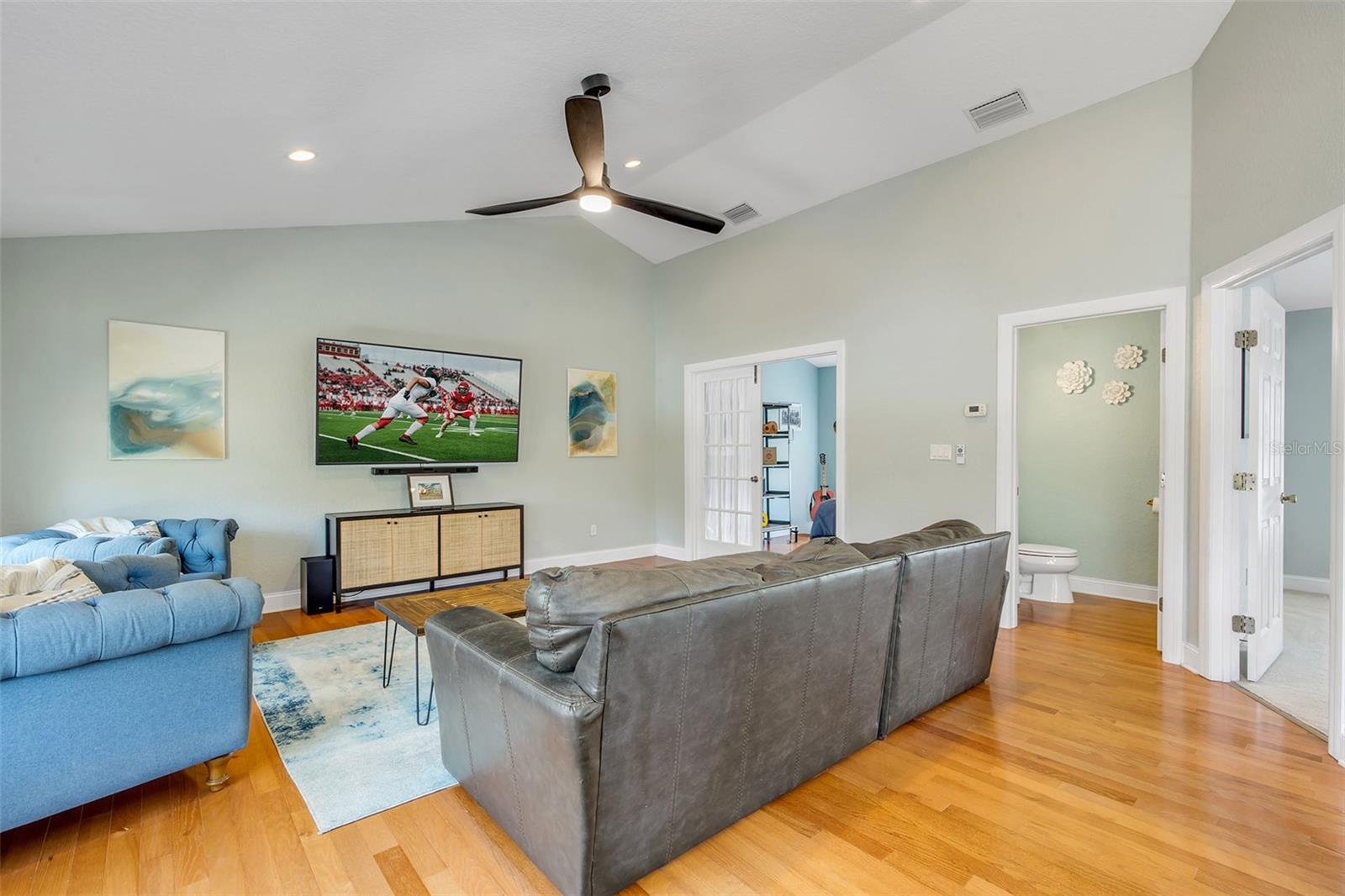 Image 47 of 95 For 330 Country Circle Drive E