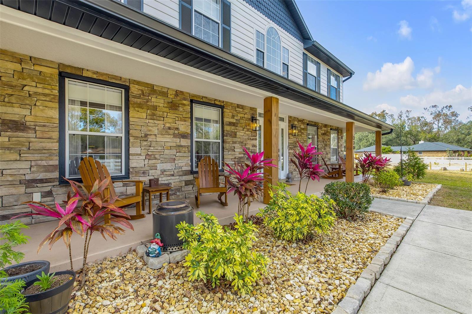 Image 5 of 95 For 330 Country Circle Drive E