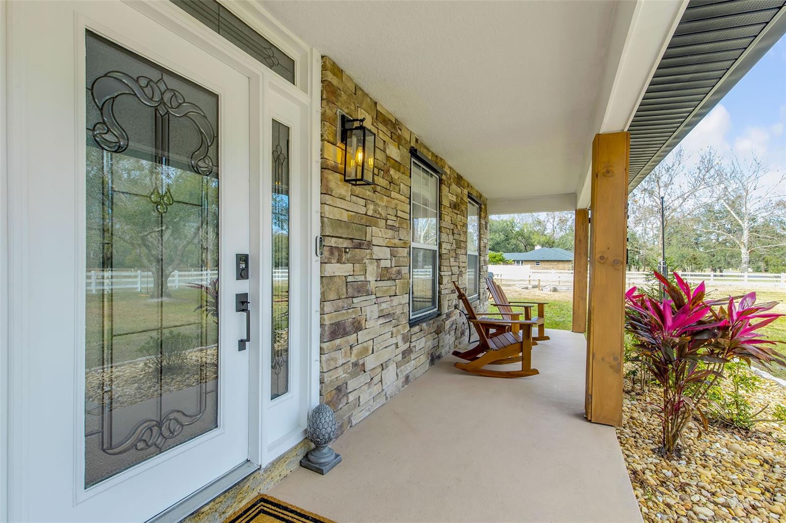 Image 7 of 95 For 330 Country Circle Drive E