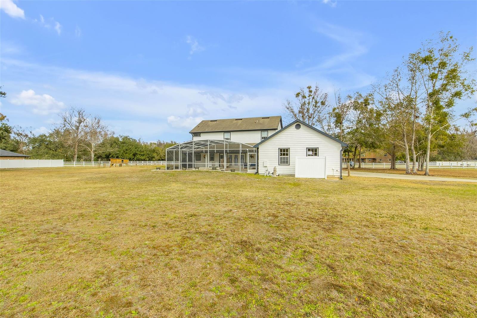 Image 75 of 95 For 330 Country Circle Drive E