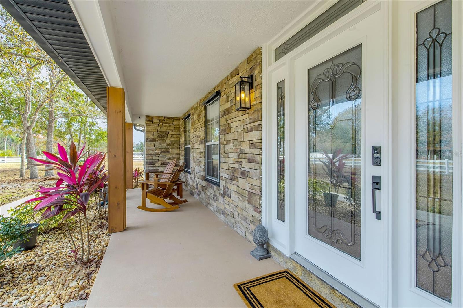 Image 8 of 95 For 330 Country Circle Drive E