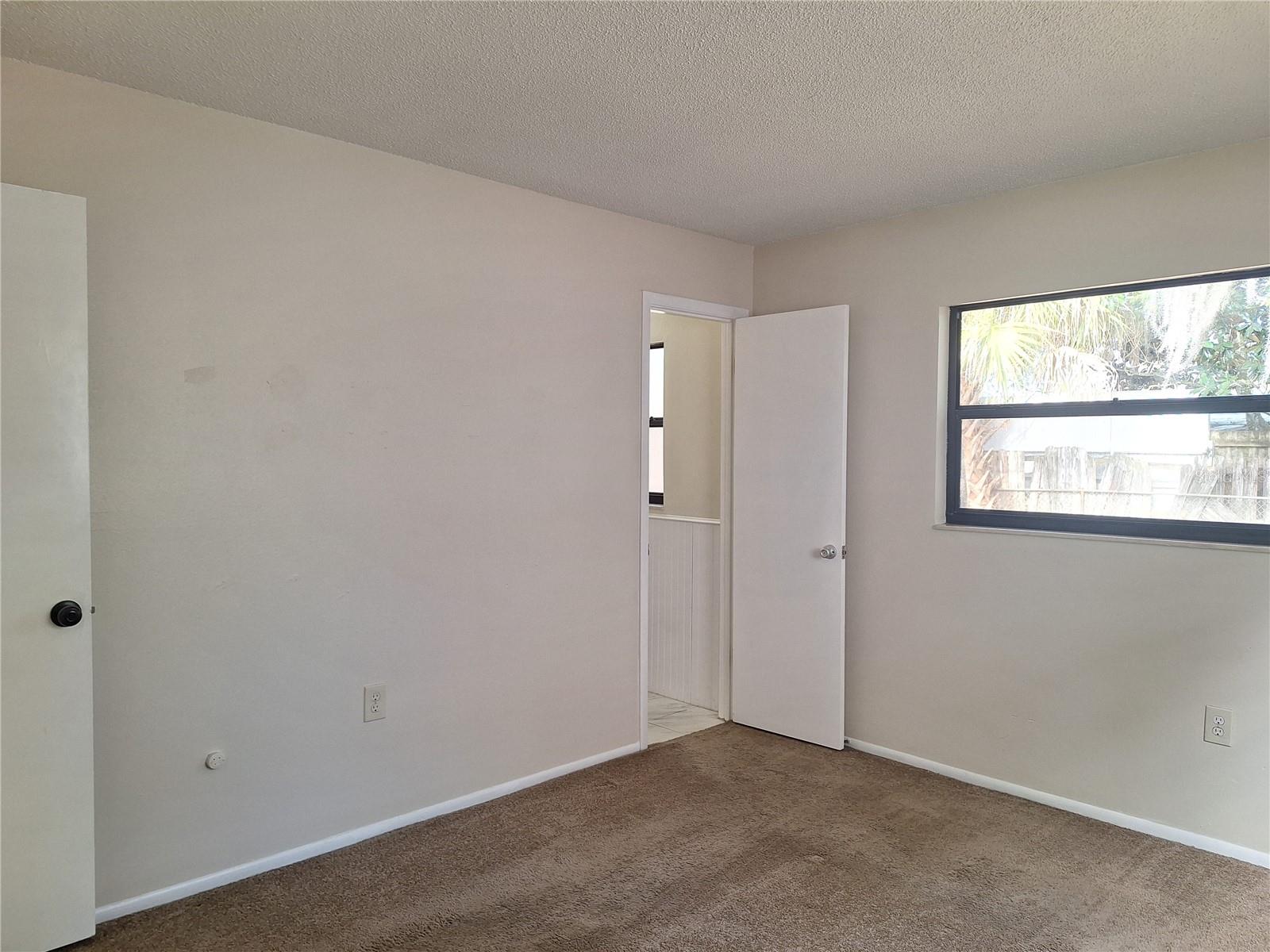 Image 10 of 21 For 607 Edward Street