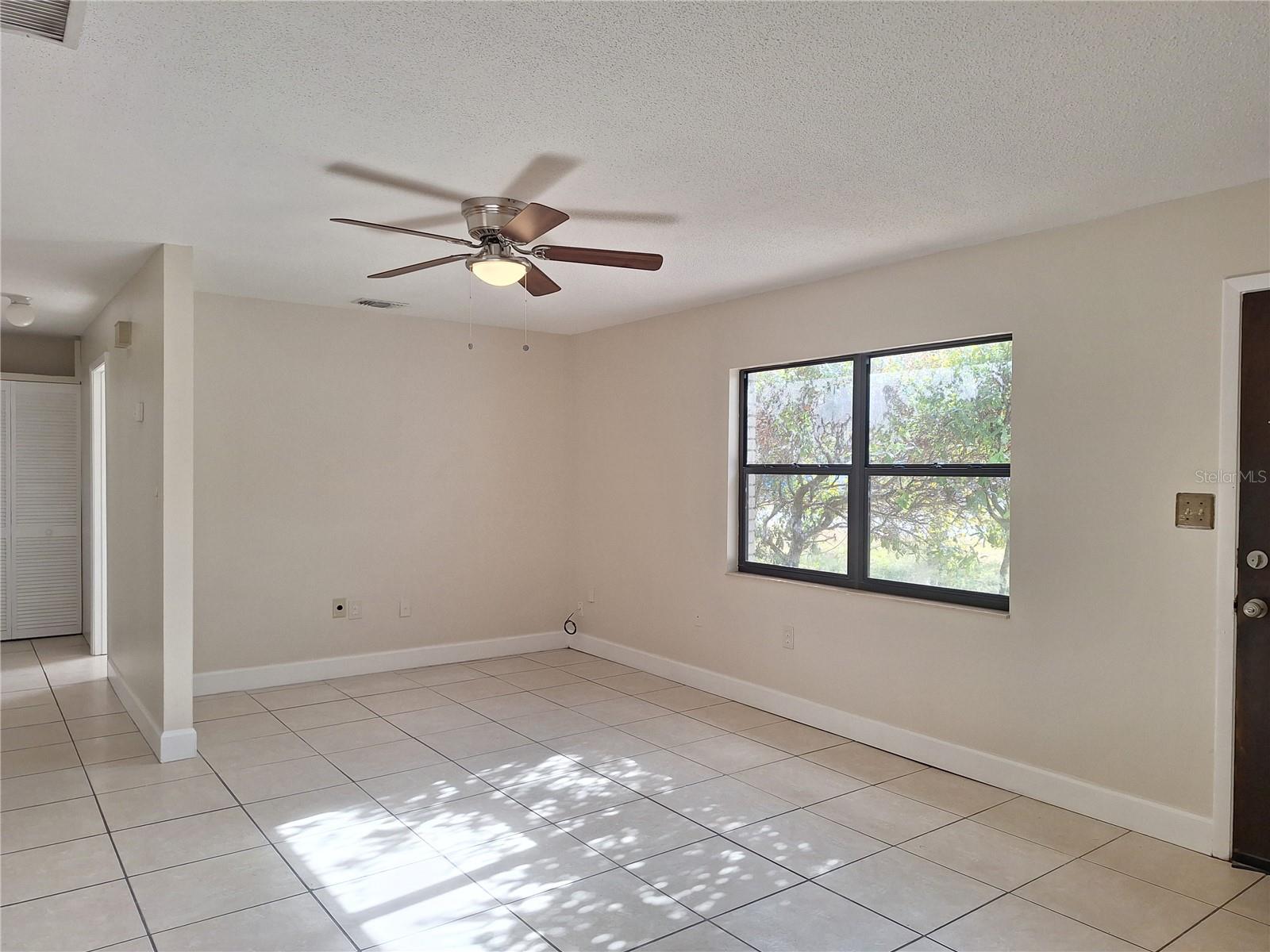 Image 2 of 21 For 607 Edward Street