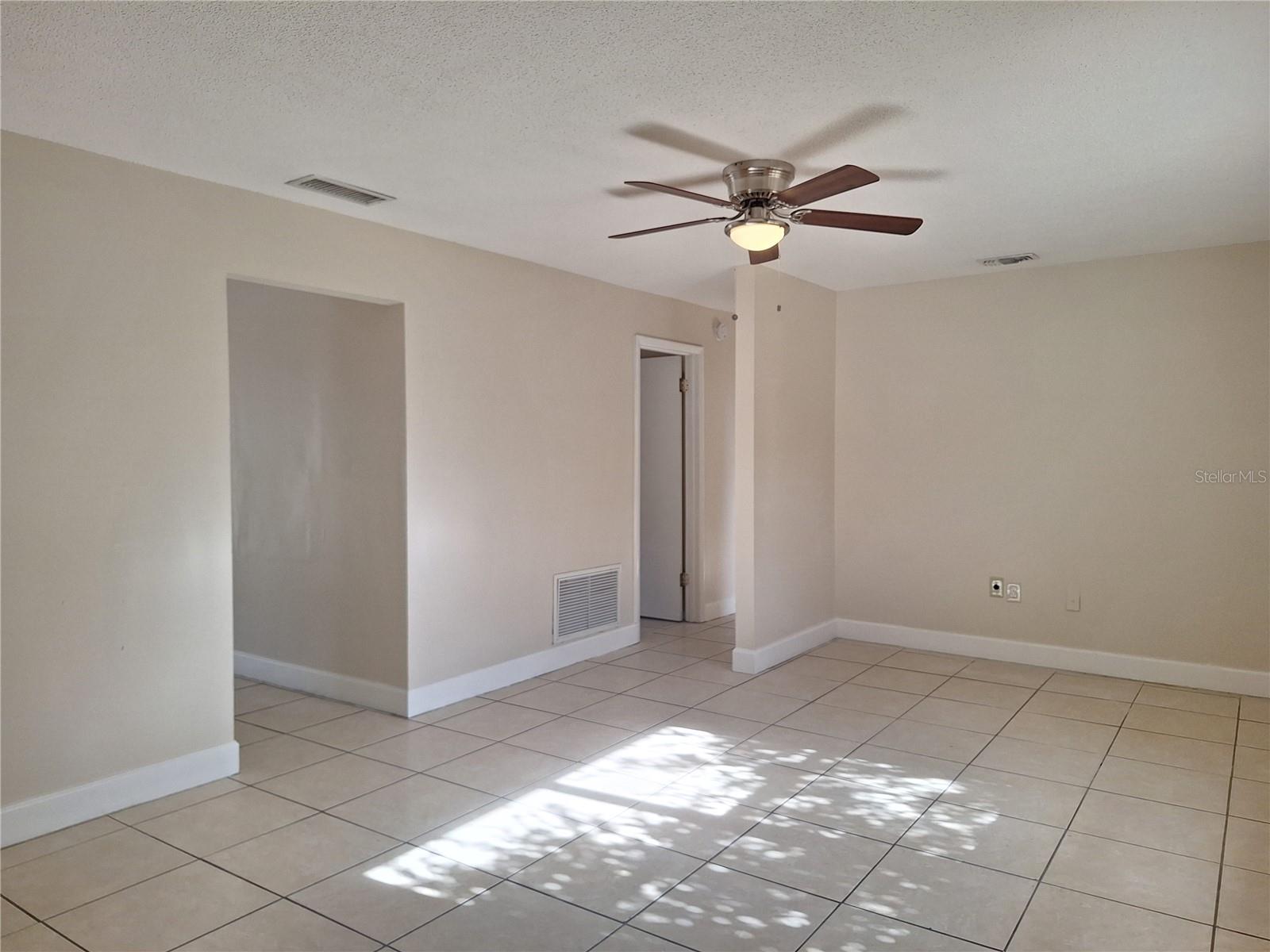 Image 3 of 21 For 607 Edward Street